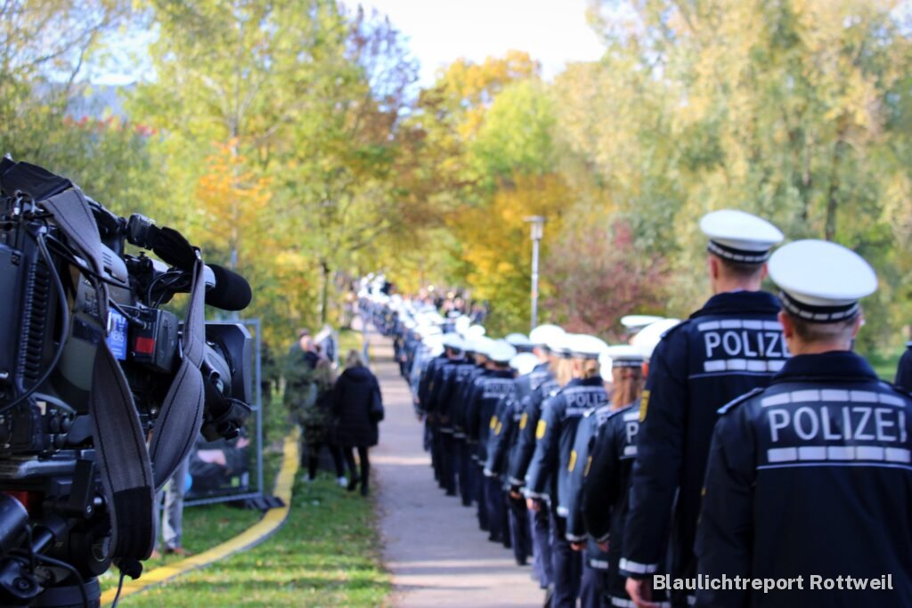 Über 1.100 neue Polizistinnen und Polizisten in Villingen-Schwenningen vereidigt – Bild 3