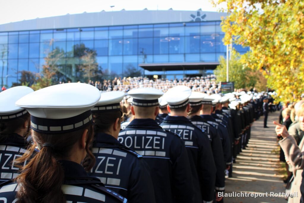Über 1.100 neue Polizistinnen und Polizisten in Villingen-Schwenningen vereidigt
